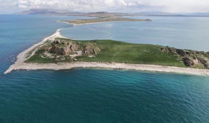 Van'da doğaseverleri mest eden yarımada