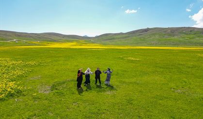 Van'daki Keşiş Gölü, ziyaretçilerini ağırlıyor