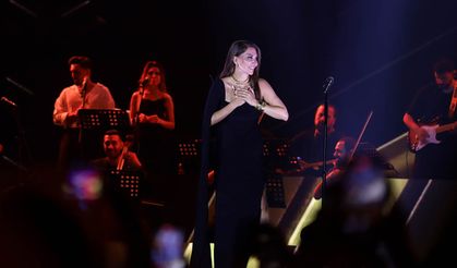 Van'da Ebru Yaşar konseri