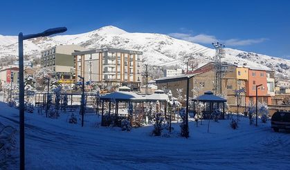 Başkale beyaza büründü