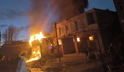 Van'da iş yerinde yangın paniği