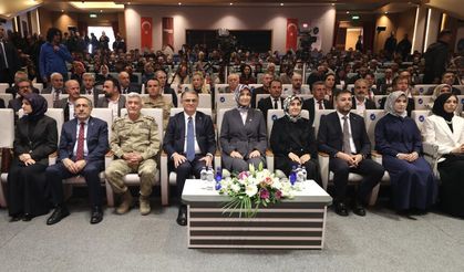 İçişleri Bakan Yardımcısı Yiğitbaşı Van YYÜ'de gençlerle bir araya geldi