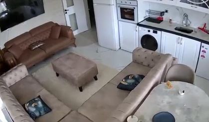 Van'daki deprem anı kamerada!