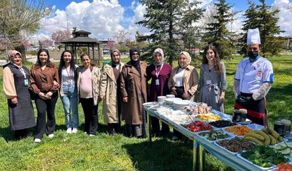 Van’da ebeler ve anne adayları buluştu