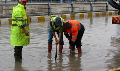 Van’da ev ve iş yerlerini su bastı