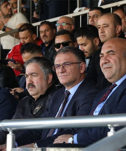 Vali Balcı, Van Spor maçını tribünden izledi