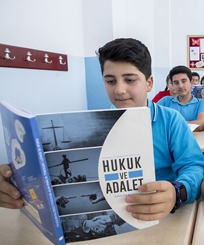 Ortaokullarda Hukuk ve Adalet dersini 1 milyon 147 bin öğrenci seçti