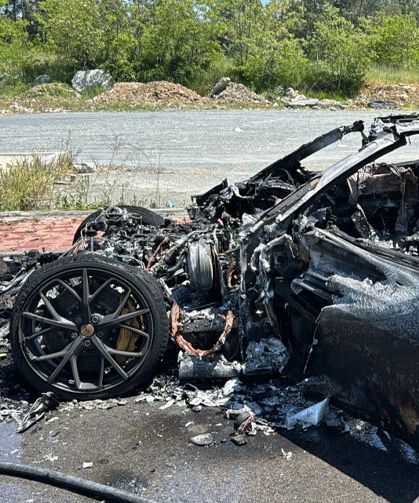 20 milyon lira değerindeki lüks otomobil alev topuna döndü