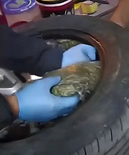 Van'da bir kamyonetin lastiğinde esrar ele geçirildi