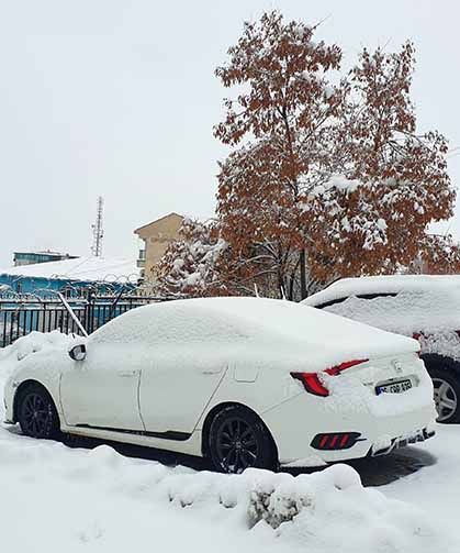 Başkale'de kar etkili oldu