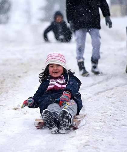 Bazı illerde kar nedeniyle eğitime bir gün ara verildi