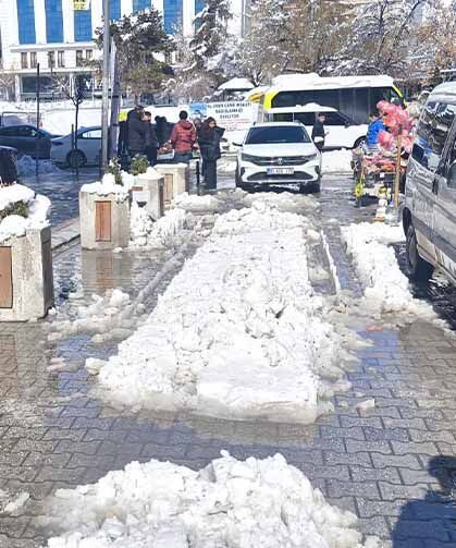 Van’da esnaf ve vatandaşlardan "altyapı ve temizlik" tepkisi