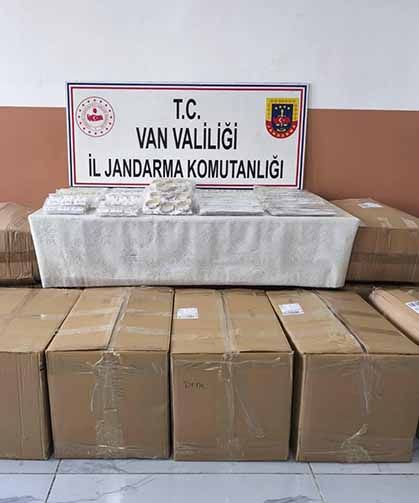 Van'da kaçak bijuteri malzemesi ele geçirildi
