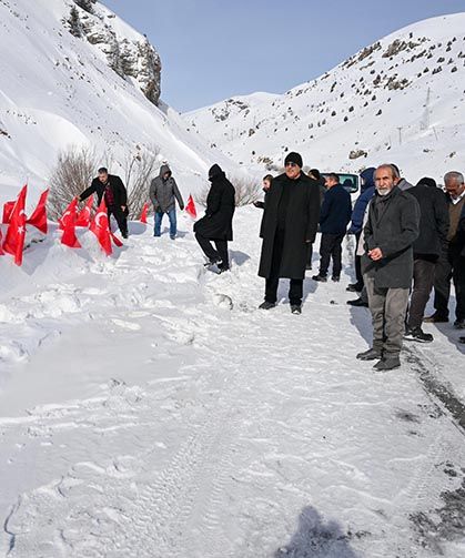 Çatak'ta çığ felaketinde hayatını kaybeden 42 kişi anıldı