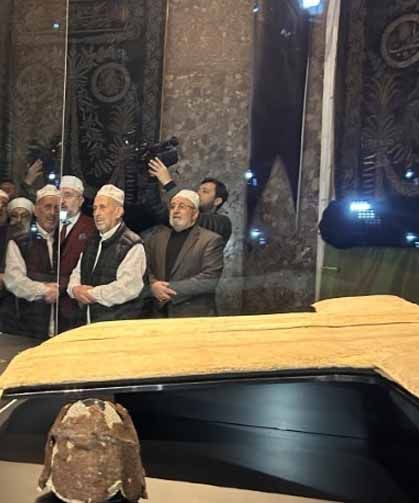 Hırka-i Şerif ziyarete açıldı