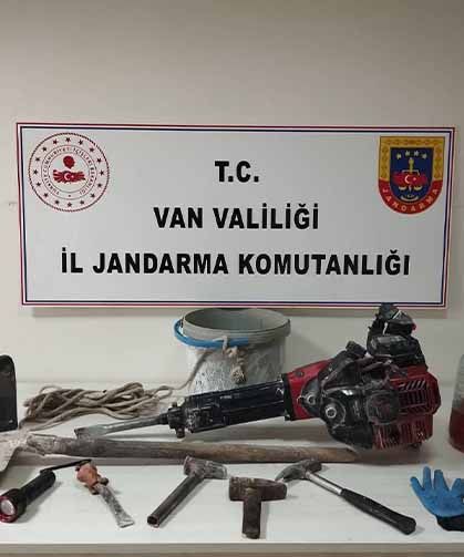 Van'da kaçak kazı yapan 4 kişiye adli işlem yapıldı