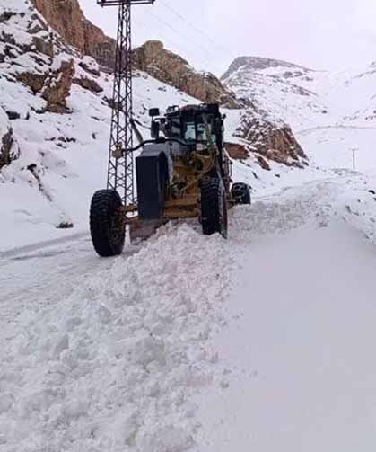 Van’da 55 yerleşim yeri yolu ulaşıma açıldı