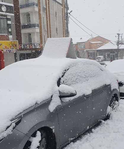 Başkale’de kar yağışı