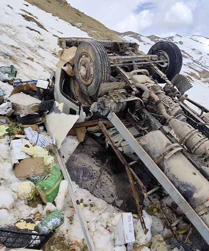 Kamyonet şarampole yuvarlandı: 1 kişi yaralandı