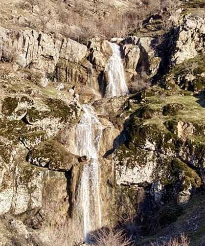 Hakkari'de şelaleler yağışların etkisiyle akmaya başladı