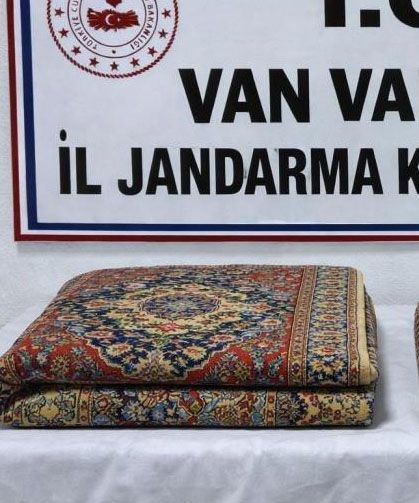 Van'da 1 milyon 200 bin TL değerinde 2 adet halı ele geçirildi