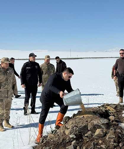 Van'da doğaya yem bırakıldı