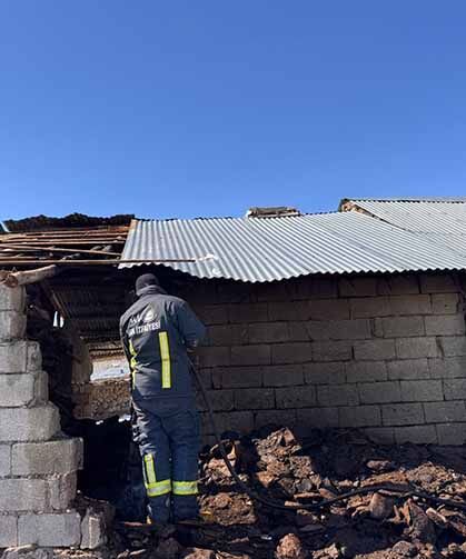 Muradiye'de ahır yangını
