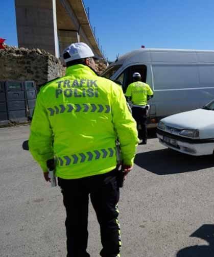 APP plakalı araçlar durduruldu: Sürücülere uyarı yapıldı
