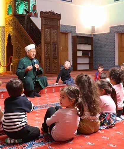 Van’da öğrenciler tarihi camide Ramazan'ın manevi coşkusunu yaşıyor