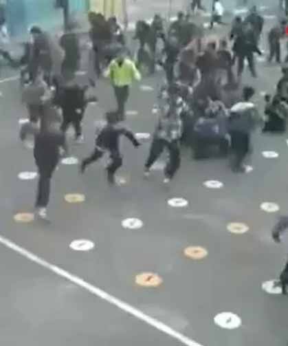 İran'da okullar da saldırının hedefi oldu!