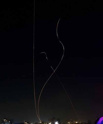 İran, İsrail'in kuzeyini hedef alan bir saldırı dalgası düzenledi