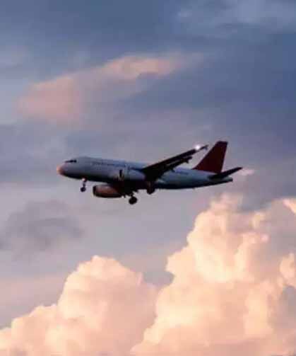 Kenya'da yolcu uçağı pistten çıktı