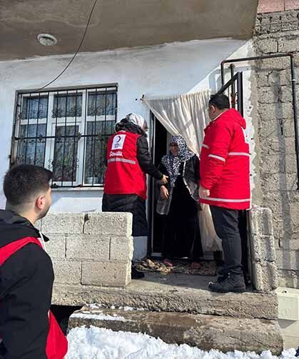 Kızılay Muradiye Şubesi'nden 8 Mart ziyareti