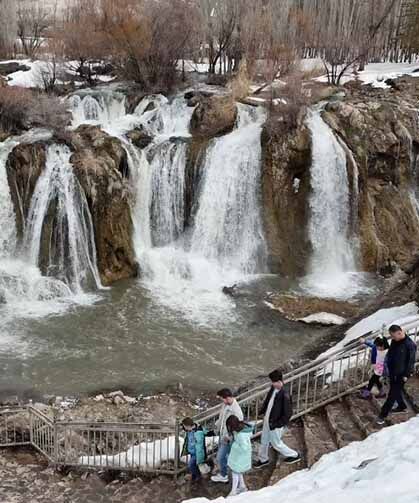 Muradiye Şelalesi her mevsim ayrı bir güzel