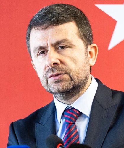 Abdulkadir Çay, gazetecilerin haklarını savunmayı sürdürüyor