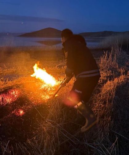 Van'da iki ayrı sazlık yangını!