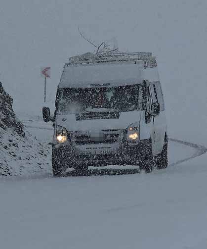Hizan-Bahçesaray yolunda kar etkili oluyor