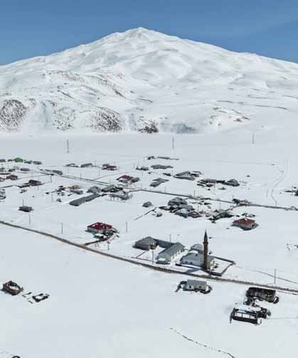 Van ve Bitlis'in kırsal bölgelerinde zorlu kış şartlarıyla mücadele sürüyor