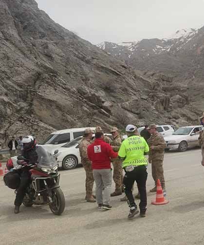 Yolda kalanlara kumanya desteği