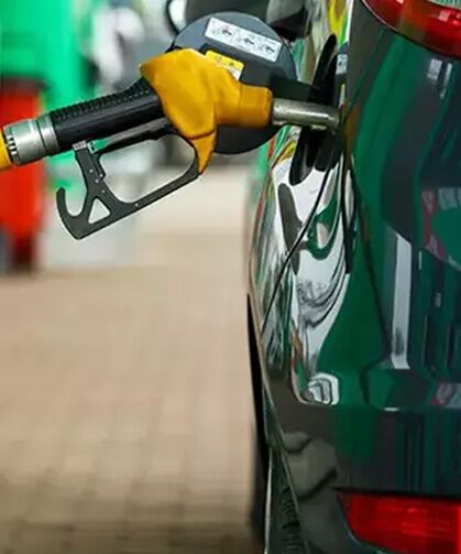 Benzin ve motorinde 10 liranın üzerinde indirim beklentisi