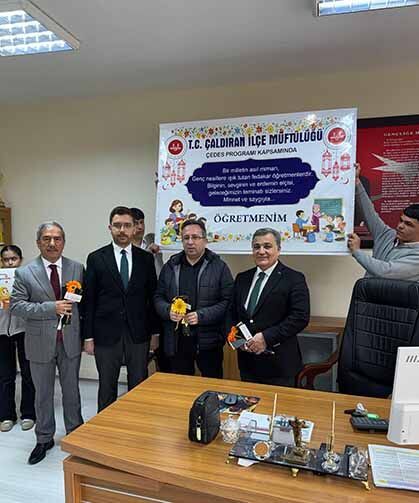 Çaldıran Müftülüğünden öğretmenlere "Geçmiş Olsun" çiçeği
