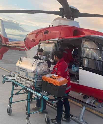 Prematüre bebek ambulans helikopterle Van'a getirildi