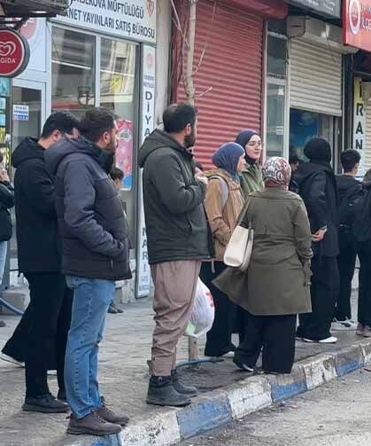 Yüksekova'da ulaşım krizi: Şehir içi servisler kontak kapattı