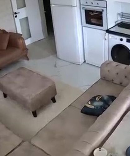 Van'daki deprem anı kamerada!