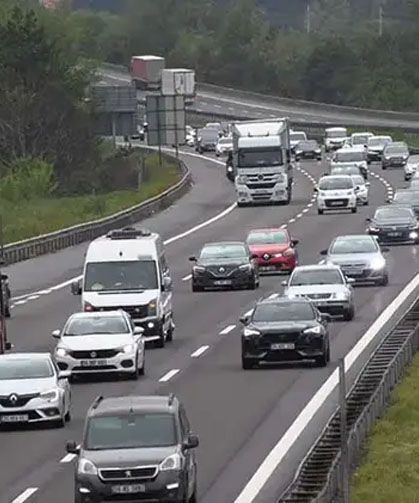 Otoyollarda bayram trafiği