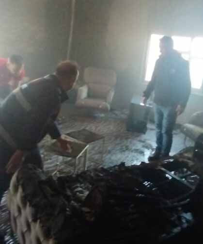 Başkale'de ev yangını