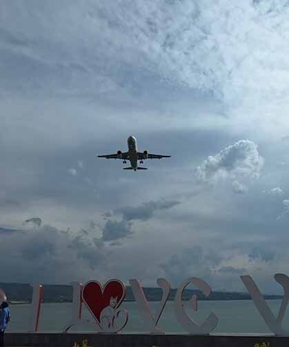 Erzurum’a yönlendirilen uçak, rötarlı olarak Van’a indi