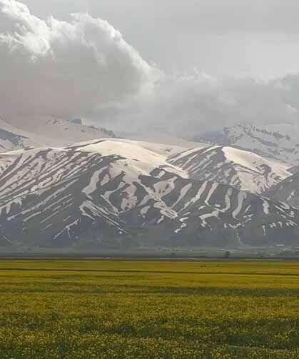 Yüksekova'da iki mevsim bir arada yaşanıyor