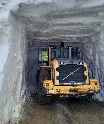 Yüksekova’da Mayıs ayında 6 metrelik kar mesaisi