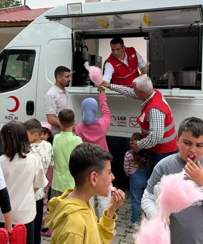 Kızılay Muradiye'de miniklerin yüzünü güldürdü!